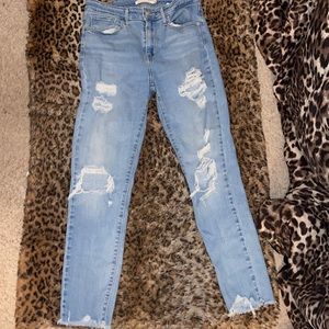 Levi’s 721 high rise skinny light blue distressed jeans size 28